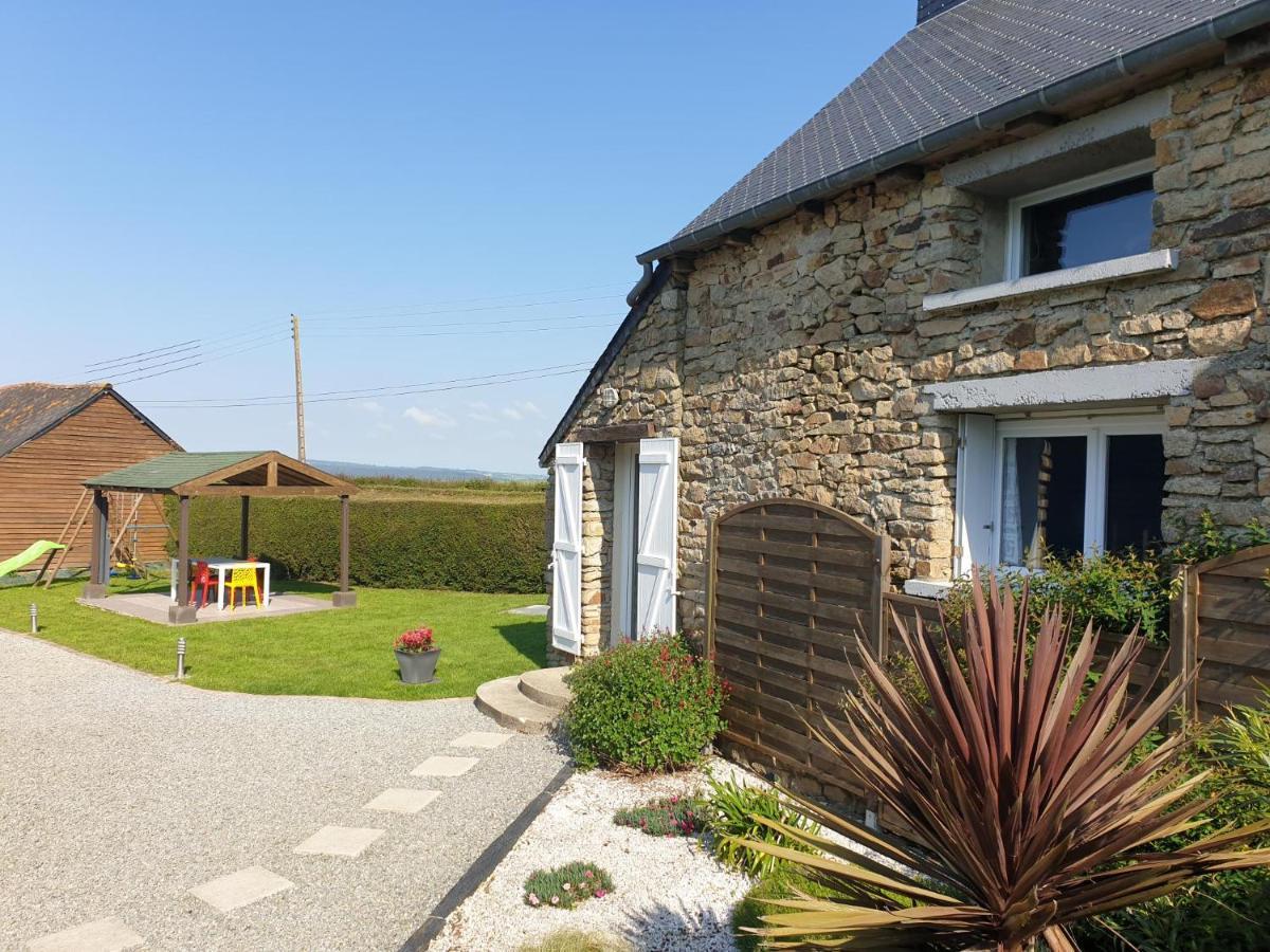 Charming Traditional 2-Bed Cottage Near Plémet Exterior photo