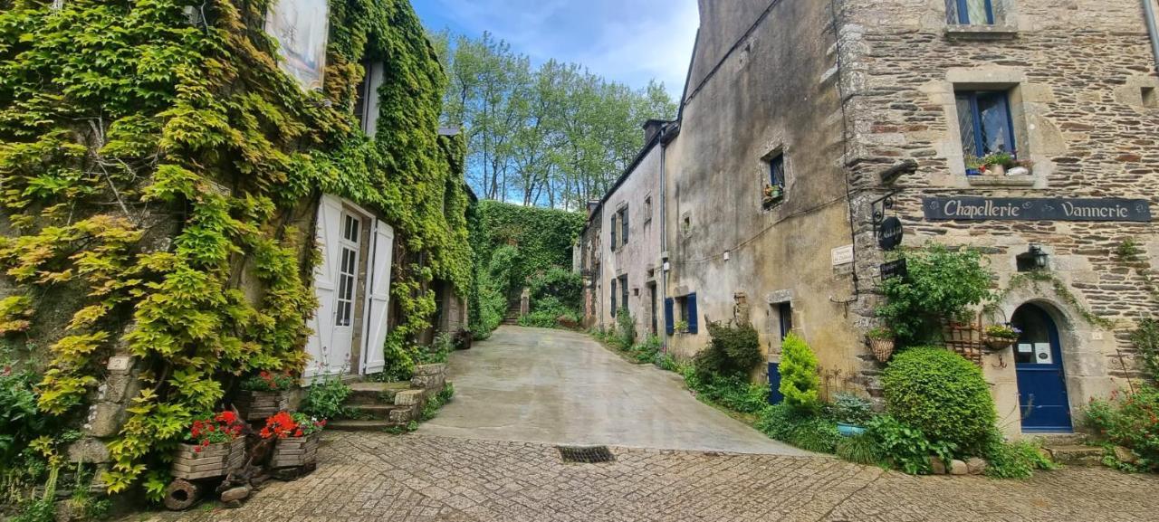 Charming Traditional 2-Bed Cottage Near Plémet Exterior photo